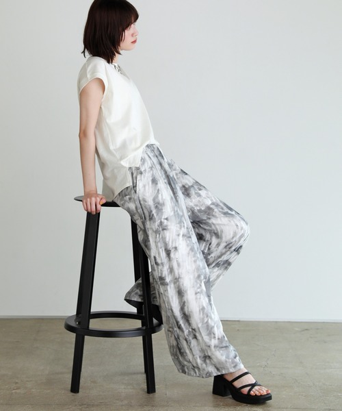 shetila(シェティラ)の「水彩風ニュアンスプリントダブルタックイージーパンツ(その他パンツ・レディース・ブラック/ピンク・F)」の10枚目の写真