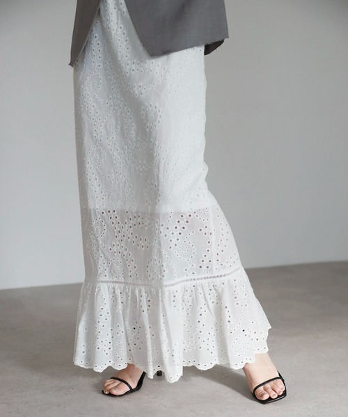 Bonjour Sagan(ボンジュールサガン)の「裾ギャザー切り替えコットンレーススカート【動画あり】(スカート・レディース・オフホワイト/ブラック・FREE)」の1枚目の写真