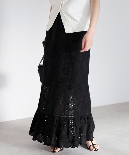 Bonjour Sagan(ボンジュールサガン)の「裾ギャザー切り替えコットンレーススカート【動画あり】(スカート・レディース・オフホワイト/ブラック・FREE)」の2枚目の写真