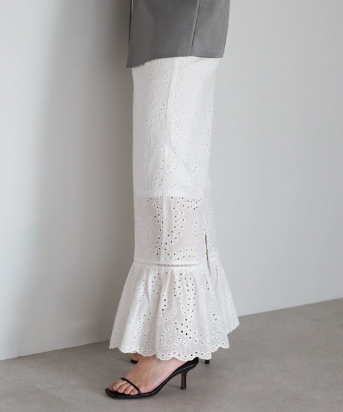 Bonjour Sagan(ボンジュールサガン)の「裾ギャザー切り替えコットンレーススカート【動画あり】(スカート・レディース・オフホワイト/ブラック・FREE)」の3枚目の写真