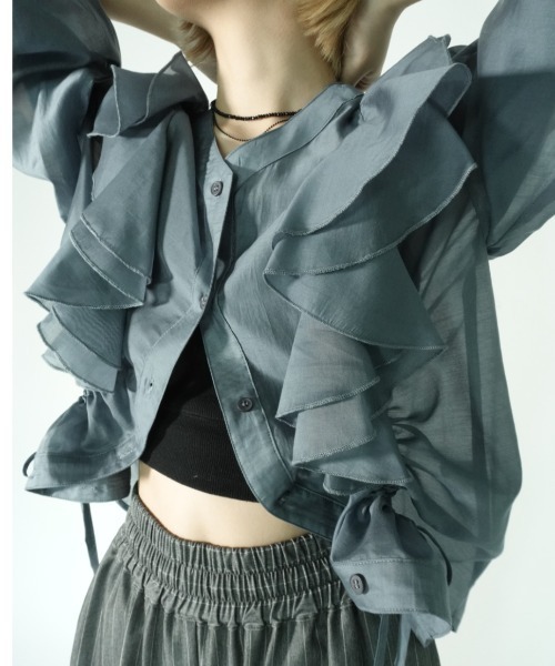 Ezick（エジック）の「Midnight Ruffle ドロストシアーブラウス（シャツ/ブラウス・レディース・ブラック/パープル/グレイッシュブルー・FREE）」の2枚目の写真
