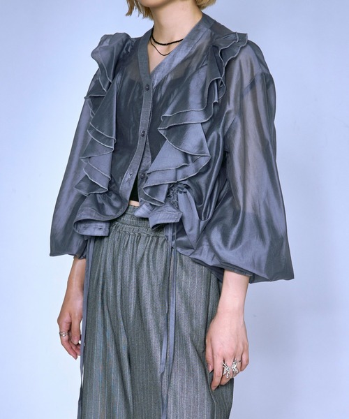 Ezick（エジック）の「Midnight Ruffle ドロストシアーブラウス（シャツ/ブラウス・レディース・ブラック/パープル/グレイッシュブルー・FREE）」の16枚目の写真