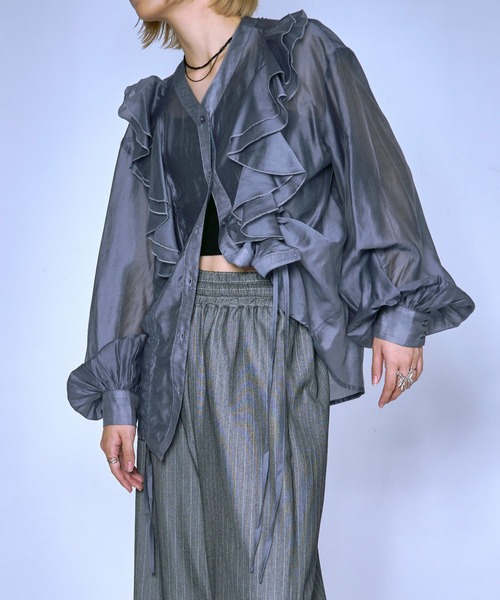 Ezick（エジック）の「Midnight Ruffle ドロストシアーブラウス（シャツ/ブラウス・レディース・ブラック/パープル/グレイッシュブルー・FREE）」の19枚目の写真