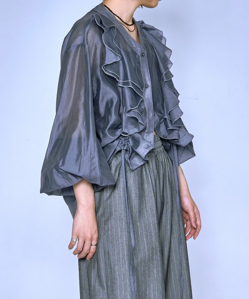 Ezick（エジック）の「Midnight Ruffle ドロストシアーブラウス（シャツ/ブラウス・レディース・ブラック/パープル/グレイッシュブルー・FREE）」の20枚目の写真
