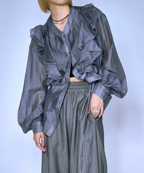 Ezick（エジック）の「Midnight Ruffle ドロストシアーブラウス（シャツ/ブラウス・レディース・ブラック/パープル/グレイッシュブルー・FREE）」の17枚目の写真