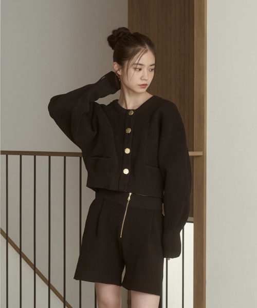 moi tytto（モイテュット）の「ニュアンスボタンノーカラーニットカーディガン（カーディガン/ボレロ・レディース・ナチュラル/ブラック/ベージュ・FREE）」の7枚目の写真