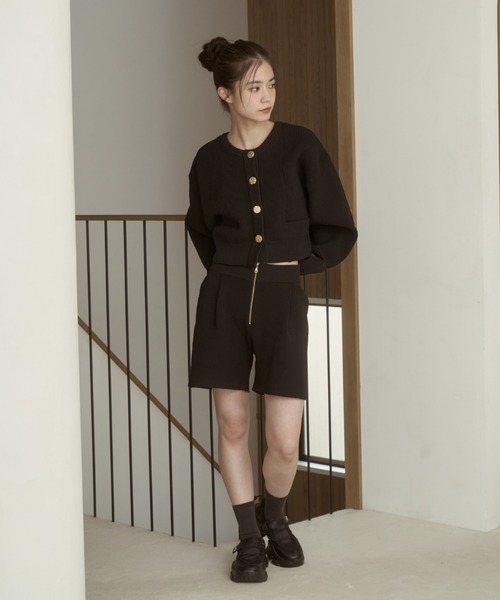 moi tytto（モイテュット）の「ニュアンスボタンノーカラーニットカーディガン（カーディガン/ボレロ・レディース・ナチュラル/ブラック/ベージュ・FREE）」の8枚目の写真