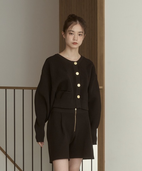 moi tytto（モイテュット）の「ニュアンスボタンノーカラーニットカーディガン（カーディガン/ボレロ・レディース・ナチュラル/ブラック/ベージュ・FREE）」の9枚目の写真