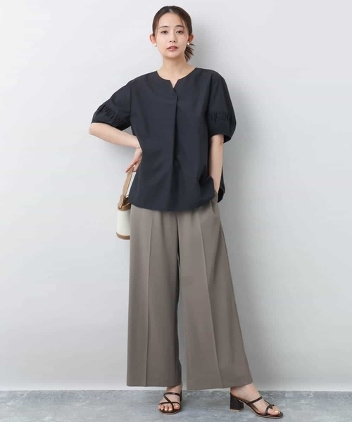 MK MICHEL KLEIN(エムケーミッシェルクラン)の「センタープレス入りストレートワイドパンツ/UVカット/接触冷感/速乾/洗える(その他パンツ・レディース・ライトグレー/カーキ・38)」の4枚目の写真