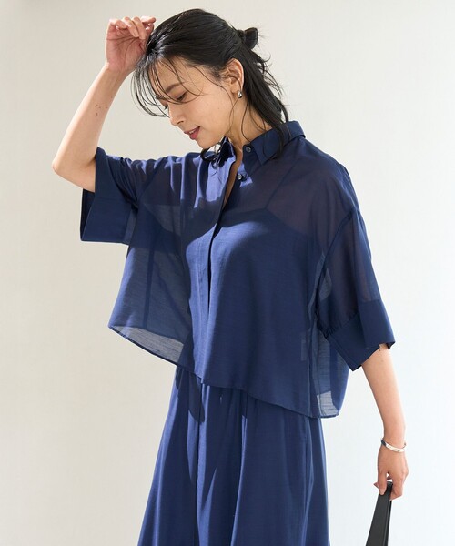 UNFILO(アンフィーロ)の「ライトシアー クロップドシャツ(シャツ/ブラウス・レディース・グリーン系/ダルブルー系/ブラック系1・SMALL/MEDIUM)」の3枚目の写真