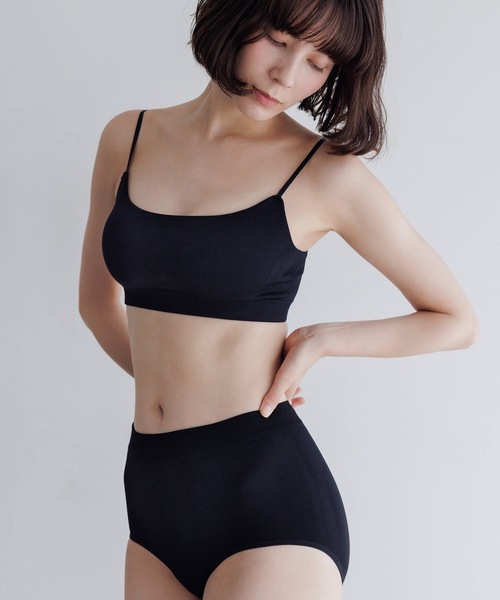 BAMBI WATER（バンビウォーター）の「【昼夜兼用】ノンワイヤーなのにホールド力抜群 外出時もおうちでも 1日中使える ナイトブラ (バンドゥ) セットアップ可能（ナイトブラ・レディース・グレイッシュベージュ/ブラック・XL/L/M/S）」の5枚目の写真