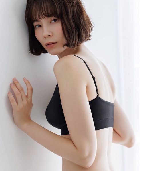 BAMBI WATER（バンビウォーター）の「【昼夜兼用】ノンワイヤーなのにホールド力抜群 外出時もおうちでも 1日中使える ナイトブラ (バンドゥ) セットアップ可能（ナイトブラ・レディース・グレイッシュベージュ/ブラック・XL/L/M/S）」の7枚目の写真