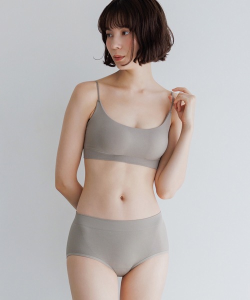 BAMBI WATER（バンビウォーター）の「【昼夜兼用】ノンワイヤーなのにホールド力抜群 外出時もおうちでも 1日中使える ナイトブラ (バンドゥ) セットアップ可能（ナイトブラ・レディース・グレイッシュベージュ/ブラック・XL/L/M/S）」の14枚目の写真