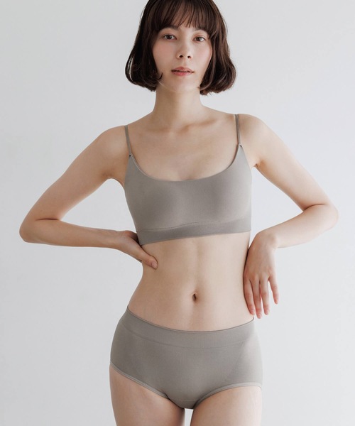 BAMBI WATER（バンビウォーター）の「【昼夜兼用】ノンワイヤーなのにホールド力抜群 外出時もおうちでも 1日中使える ナイトブラ (バンドゥ) セットアップ可能（ナイトブラ・レディース・グレイッシュベージュ/ブラック・XL/L/M/S）」の17枚目の写真