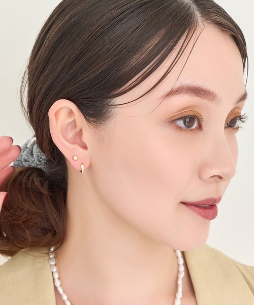 Phoebe(フィービィー)の「【金属アレルギー対応】プチシャイニングピアス(片耳)/サージカルステンレス(ピアス(片耳用)・レディース・シルバー/イエローゴールド・FREE)」の5枚目の写真