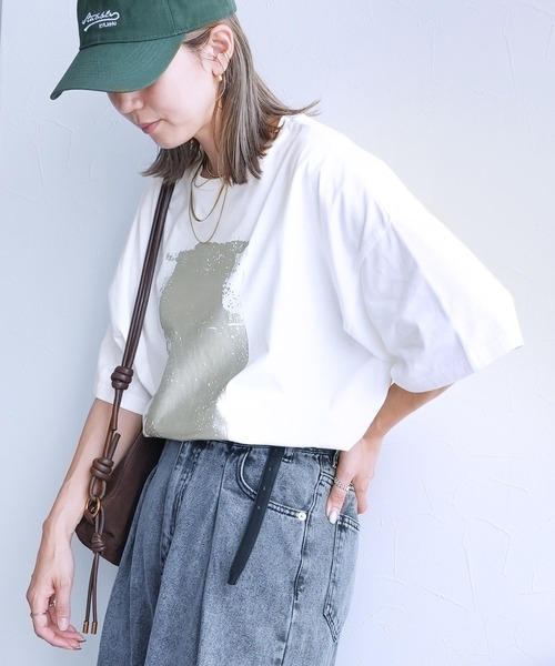 reca（レカ）の「箔プリント半袖BIG Tシャツ（Tシャツ/カットソー・レディース・オフホワイト/チャコール/ブラウン・FREE）」の4枚目の写真