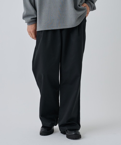 COLONY 2139(コロニートゥーワンスリーナイン)の「チノ2タックパンツ(チノパンツ・メンズ・ブラック/ベージュ・LARGE/MEDIUM)」の2枚目の写真