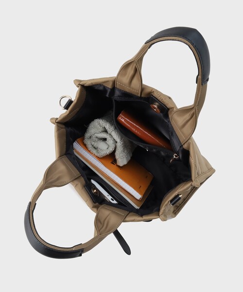 THE SHOP TK (ザ ショップ ティーケー )の「ナイロンキルトミドルトートバッグ(トートバッグ・レディース・ブラック/ベージュ・00)」の14枚目の写真