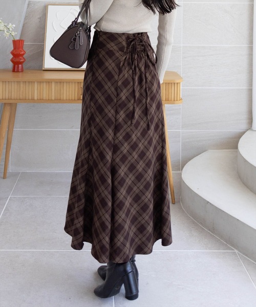 CLEAR BASIC（クリアベーシック）の「【低身長用サイズ有】バックレースアップチェック柄マーメイドスカート[フェミニン 着回し抜群 大人]≪AW新作≫（スカート・レディース・ブラウン/ネイビー/ブラック/ベージュ・PF/F）」の3枚目の写真