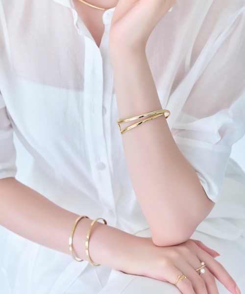 Phoebe(フィービィー)の「【金属アレルギー対応】ツインカレントカフバングル/ニッケルフリー(バングル/リストバンド・レディース・イエローゴールド/シルバー・FREE)」の5枚目の写真