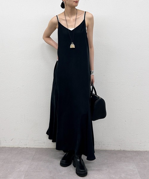 LOUNGEDRESS（ラウンジドレス）の「フィブリルキャミワンピース（ワンピース・レディース・ブラック/キャメル/ブラウン・SMALL/MEDIUM）」の6枚目の写真