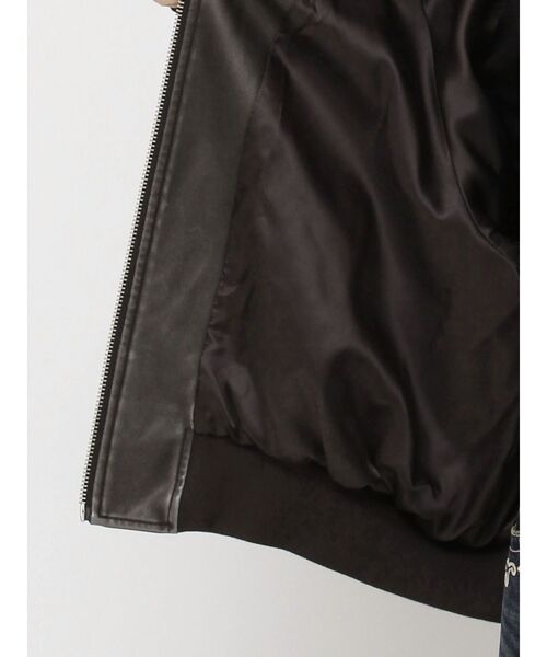 EVRIS（エヴリス）の「ヴィンテージライクフェイクレザーブルゾン【セットアップ着用可能】（ブルゾン・レディース・ブラック/ブラウン・FREE）」の5枚目の写真