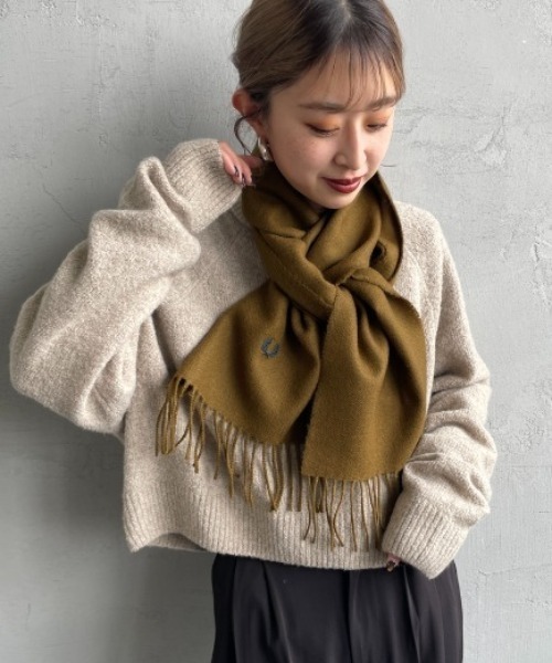 FRED PERRY（フレッドペリー）の「[FRED PERRY/フレッドペリー] ワンポイントロゴ刺繍 ラムウール スカーフ（マフラー・レディース・ボルドー/キャメル/ブラック/ネイビー・ONE SIZE）」の14枚目の写真