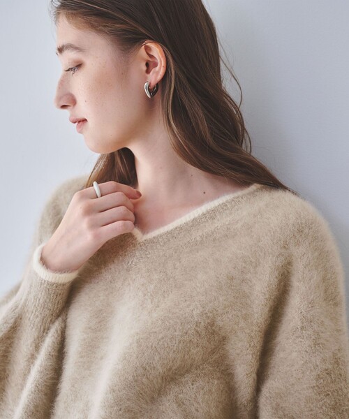 UNITED ARROWS（ユナイテッドアローズ）の「フォックスカシミヤ Vネック ニット（ニット/セーター・レディース・モカ/その他2/ブラック/その他7・FREE）」の11枚目の写真