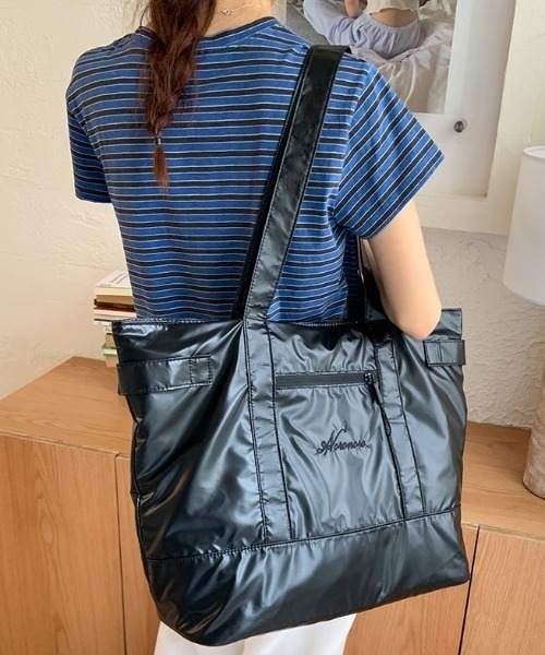 Vipoa(ヴィポア)の「LOGO BIG TOTE BAG(トートバッグ・レディース・ホワイト/ブラック/シルバー・FREE)」の8枚目の写真