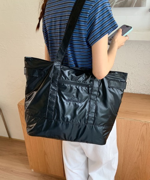 Vipoa(ヴィポア)の「LOGO BIG TOTE BAG(トートバッグ・レディース・ホワイト/ブラック/シルバー・FREE)」の13枚目の写真