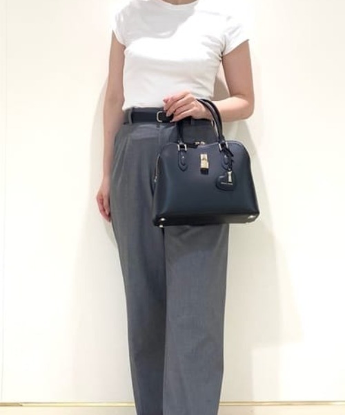 Samantha Thavasa(サマンサタバサ)の「ハートモチーフレザーハンドバッグ 大サイズ(ハンドバッグ・レディース・ブラック/ピンクベージュ/オフホワイト・FREE)」の2枚目の写真