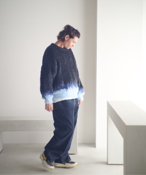 ADAM PATEK(アダムパテック)の「ADAMPATEK/distorted chevron pattern crewneck/シャギー配色クルーネックニット(ニット/セーター・メンズ・ブラック×ブルー/ブラック×ベージュ・1/2)」の5枚目の写真