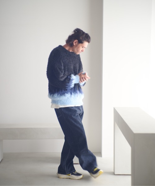 ADAM PATEK(アダムパテック)の「ADAMPATEK/distorted chevron pattern crewneck/シャギー配色クルーネックニット(ニット/セーター・メンズ・ブラック×ブルー/ブラック×ベージュ・1/2)」の7枚目の写真