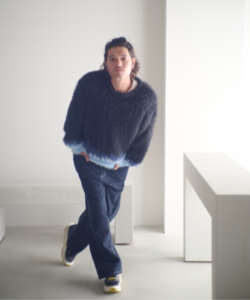 ADAM PATEK(アダムパテック)の「ADAMPATEK/distorted chevron pattern crewneck/シャギー配色クルーネックニット(ニット/セーター・メンズ・ブラック×ブルー/ブラック×ベージュ・1/2)」の9枚目の写真