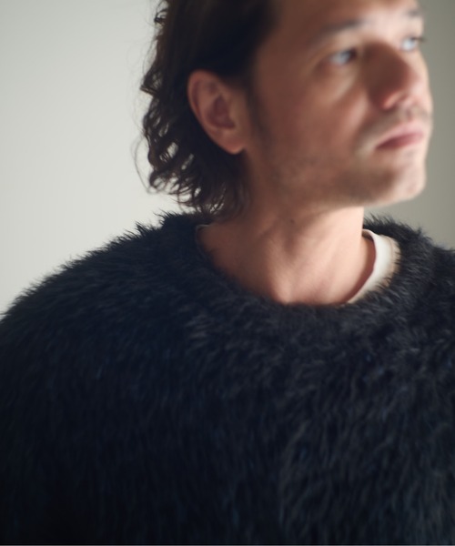 ADAM PATEK(アダムパテック)の「ADAMPATEK/distorted chevron pattern crewneck/シャギー配色クルーネックニット(ニット/セーター・メンズ・ブラック×ブルー/ブラック×ベージュ・1/2)」の4枚目の写真