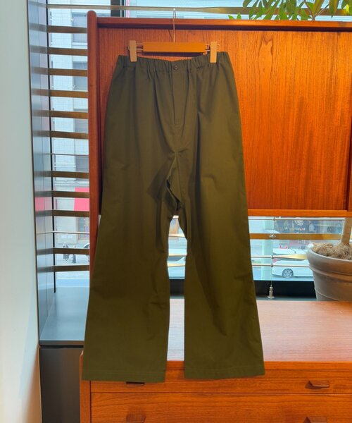 BEARDSLEY(ビアズリー)の「《SOFIE D'HOORE》コットンパンツ(その他パンツ・レディース・カーキ・36)」の1枚目の写真