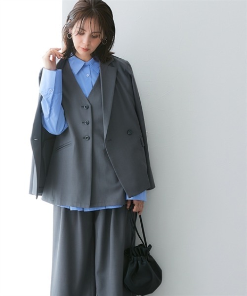 7days Life Styling（セブンデイズライフスタイリング）の「落ち感ドレープ素材ダブルテーラードジャケット（タテヨコストレッチ・しわになりにくい・速乾・ＵＶカット）＜大きいサイズ有＞（カバーオール・レディース・グレー/ブラック・M/L/LL/3L）」の4枚目の写真