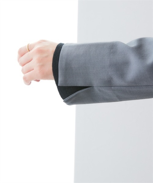 7days Life Styling（セブンデイズライフスタイリング）の「落ち感ドレープ素材ダブルテーラードジャケット（タテヨコストレッチ・しわになりにくい・速乾・ＵＶカット）＜大きいサイズ有＞（カバーオール・レディース・グレー/ブラック・M/L/LL/3L）」の16枚目の写真