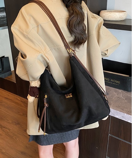 FREE STYLISTS(フリー スタイリスト)の「Y2Kチャーム付き大容量バッグ ショルダーバッグ&斜め掛けバッグ デイリー&通勤用/3WAY(ショルダーバッグ・レディース・ベージュ/ダークブラウン/カーキ/ブラック・FREE)」の21枚目の写真
