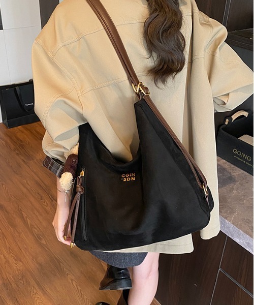 FREE STYLISTS(フリー スタイリスト)の「Y2Kチャーム付き大容量バッグ ショルダーバッグ&斜め掛けバッグ デイリー&通勤用/3WAY(ショルダーバッグ・レディース・ベージュ/ダークブラウン/カーキ/ブラック・FREE)」の13枚目の写真