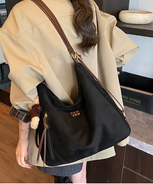 FREE STYLISTS(フリー スタイリスト)の「Y2Kチャーム付き大容量バッグ ショルダーバッグ&斜め掛けバッグ デイリー&通勤用/3WAY(ショルダーバッグ・レディース・ベージュ/ダークブラウン/カーキ/ブラック・FREE)」の18枚目の写真