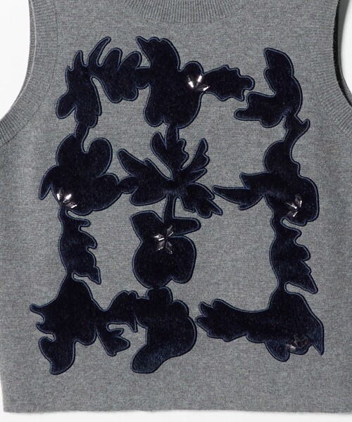 dahl'ia（ダリア）の「＜dahl’ia＞エンブロイダリー パッチ ベスト（ベスト・レディース・ダークグレー・FREE）」の5枚目の写真