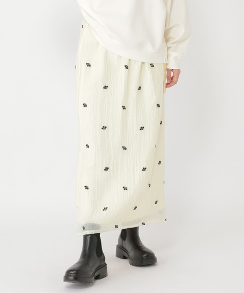 studio CLIP（スタディオクリップ）の「【daily CLIP】小花刺繍タイトスカート（スカート・レディース・ホワイト/ブラック・FREE）」の3枚目の写真