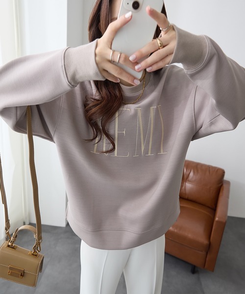 ReDial(リダイアル)の「リッチエアジャージー金刺繍ロゴスウェット(スウェット・レディース・モカ/ブラック/チャコール/杢グレー・L/LL/3L/M)」の4枚目の写真