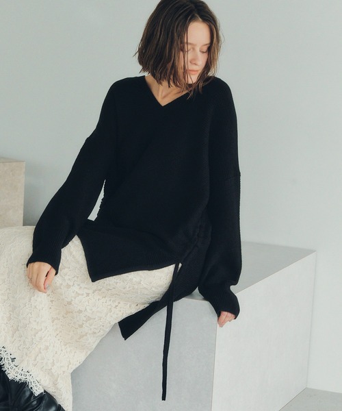 Editt by YECCA VECCA(エディットバイイェッカヴェッカ)の「Vネックドロストデザインニット(ニット/セーター・レディース・グリーン系その他3/ブラック/ライトベージュ・FREE)」の1枚目の写真