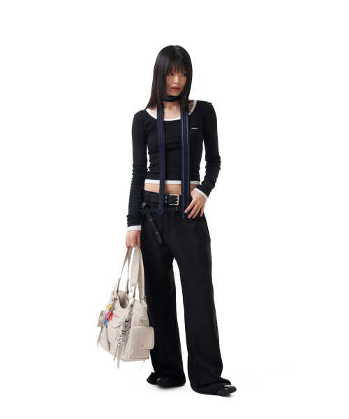 IUGAMAKARAS(イウガマカラス)の「U-Neck Fitted Top (Black)(Tシャツ/カットソー・レディース・その他・FREE)」の9枚目の写真