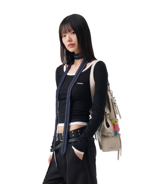 IUGAMAKARAS(イウガマカラス)の「U-Neck Fitted Top (Black)(Tシャツ/カットソー・レディース・その他・FREE)」の10枚目の写真
