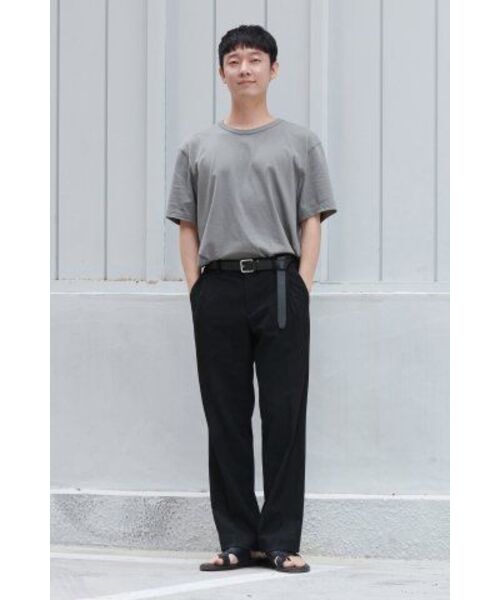 MUSINSA STANDARD（ムシンサスタンダード）の「ワイドヒドゥンバンディングクロップドスラックス[ブラック]（スラックス・メンズ・その他・26/27/28/29/31/33/38/42/36/34/32/30/40）」の2枚目の写真