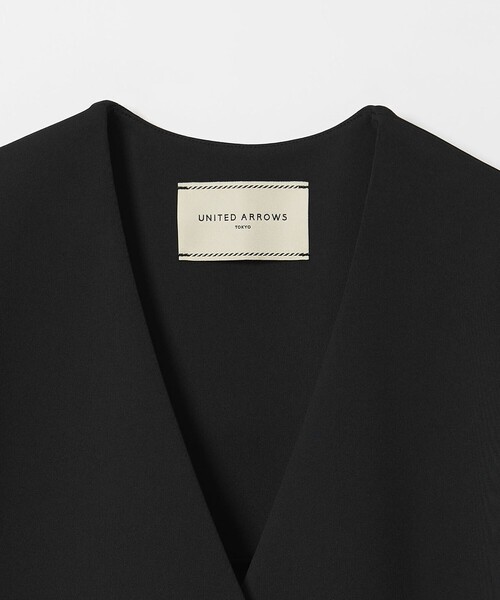 UNITED ARROWS(ユナイテッドアローズ)の「SPONGY バックフレア ベスト(ベスト・レディース・オフホワイト/ブラック/ネイビー・38/36)」の7枚目の写真