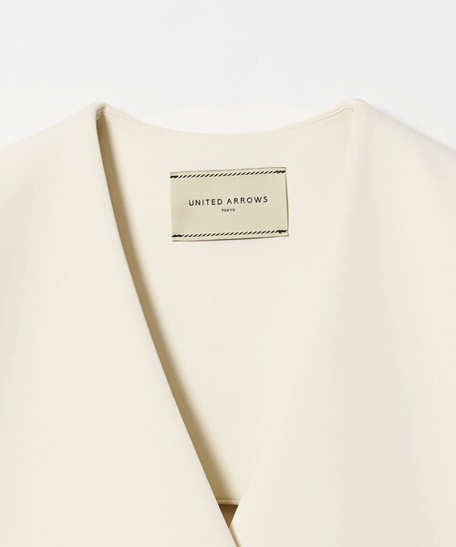 UNITED ARROWS(ユナイテッドアローズ)の「SPONGY バックフレア ベスト(ベスト・レディース・オフホワイト/ブラック/ネイビー・38/36)」の15枚目の写真